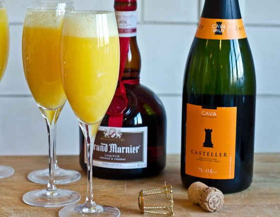 Những Bí Quyết Làm Cocktail Từ Champagne: Hướng Dẫn Cách Pha Chế Các Loại Cocktail Phổ Biến