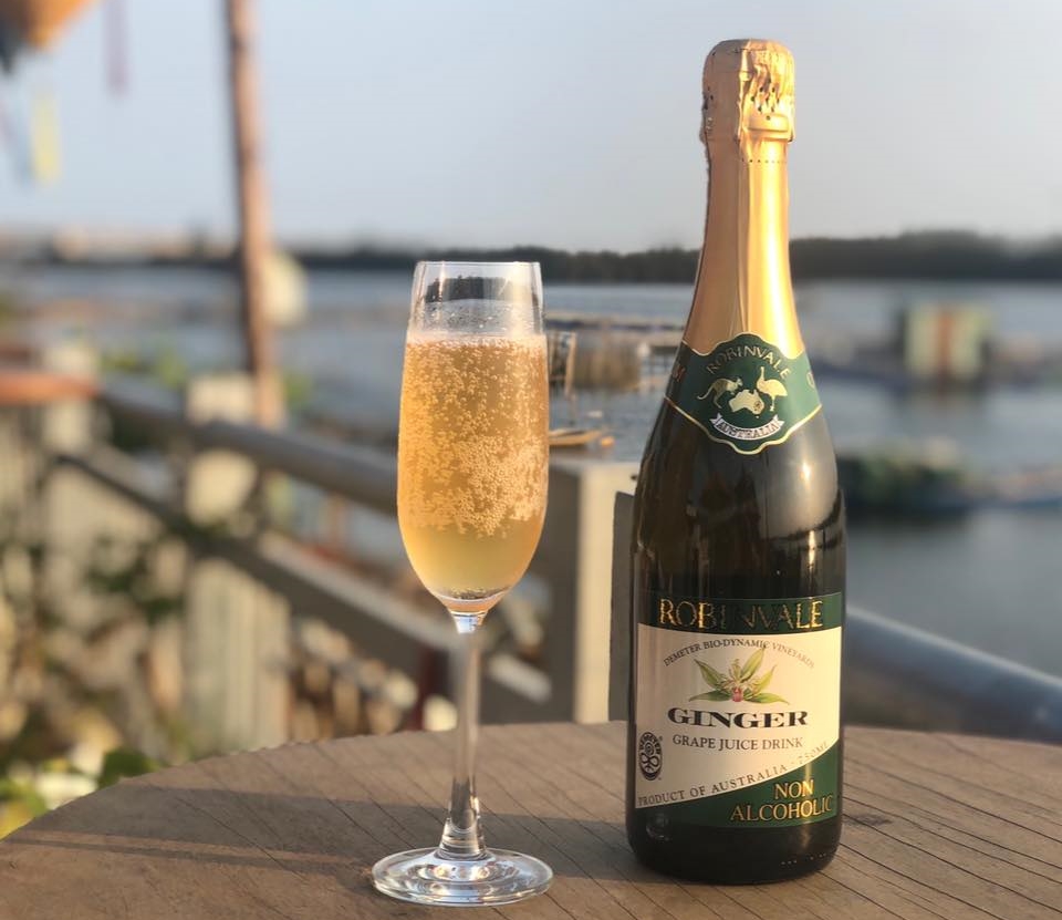 Rượu Champagne Không Cồn: Sự Lựa Chọn Hoàn Hảo Cho Người Thích Thưởng Thức Mà Không Muốn Uống Cồn