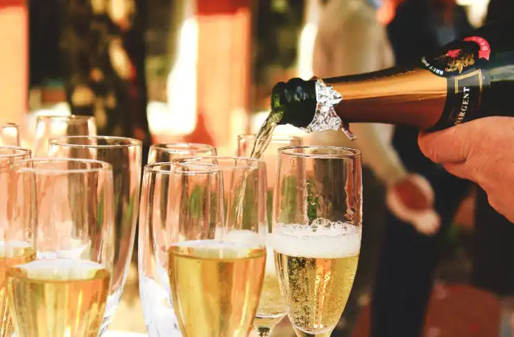 rượu champagne đám cưới giá rẻ