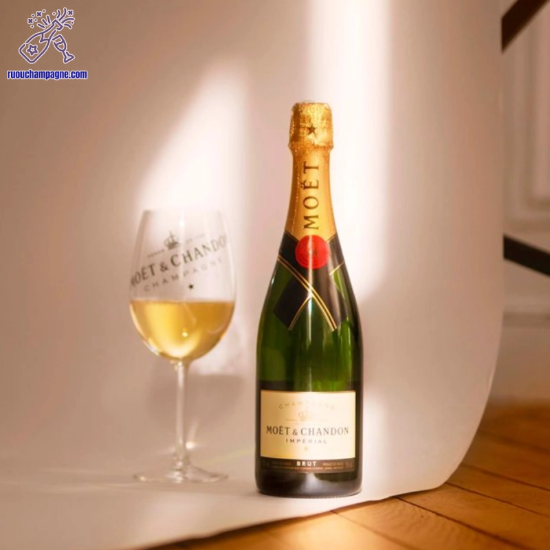 Thưởng thức Moet & Chandon 6000 ml đúng cách