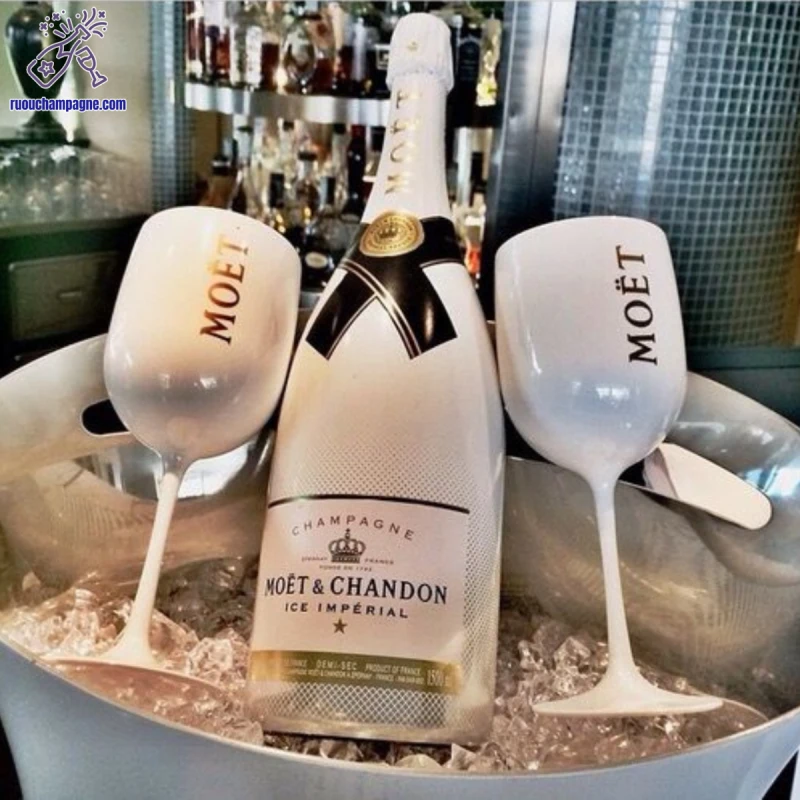 ly uống moet and chandon ice imperial chuẩn