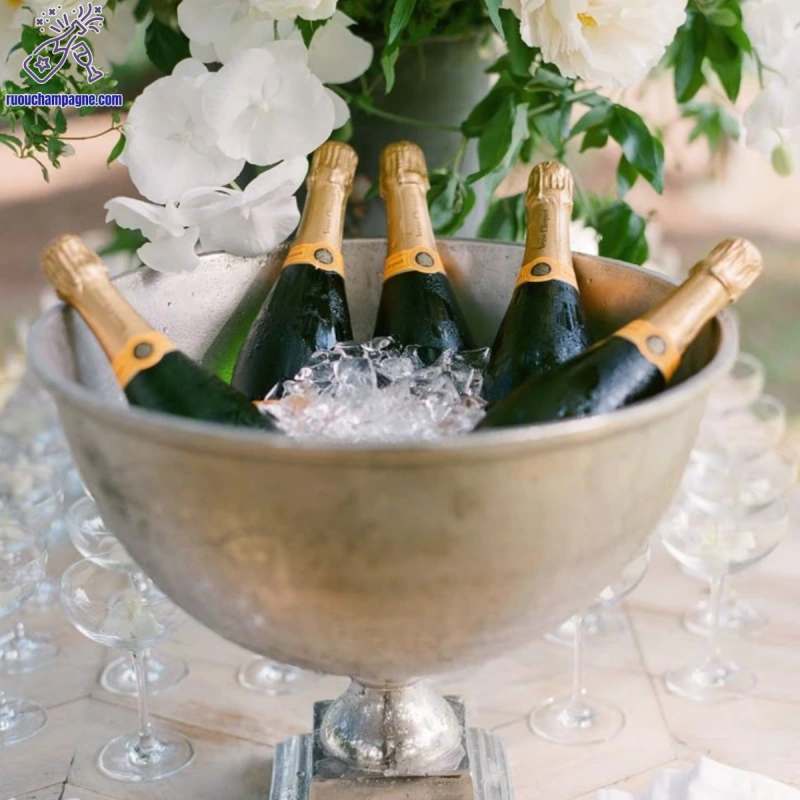 Tìm hiểu về rượu champagne