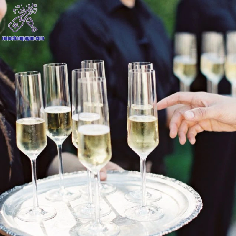 rượu champagne có hạn sử dụng không là lăn tăn của một số khách hàng