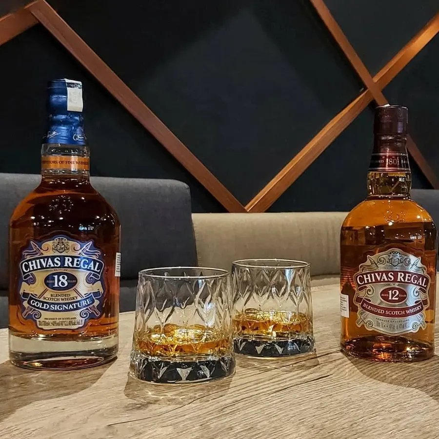 Chivas 12 Khác Chivas 18 Như Thế Nào? So Sánh Chi Tiết