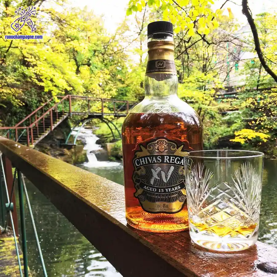 Chivas XV 1000ml – Trải nghiệm hương vị đỉnh cao của whisky hoàn thiện trong thùng Cognac