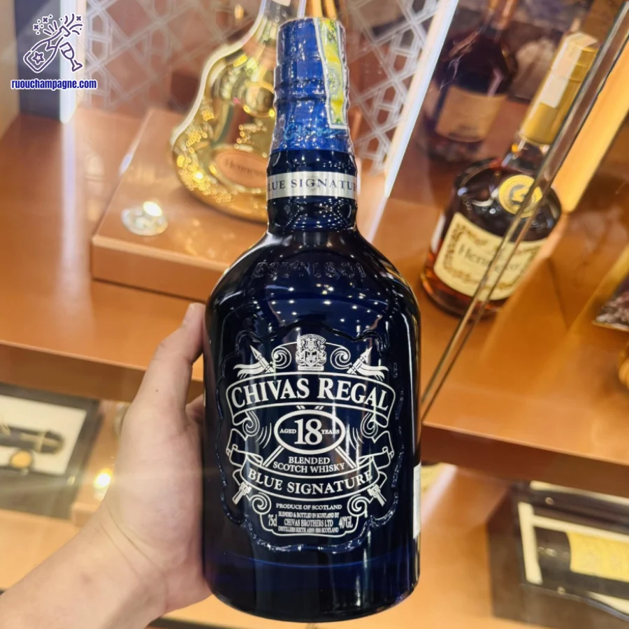 Giới thiệu Chivas 18 chai xanh