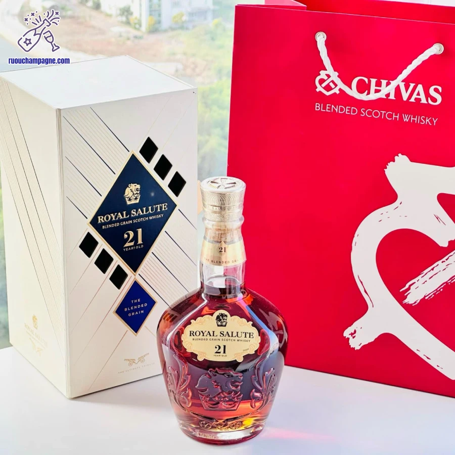 Hướng dẫn cách phục vụ Chivas 21 chai thủy tinh
