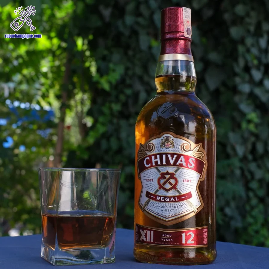 Hương vị tương xứng với giá chai rượu Chivas 12