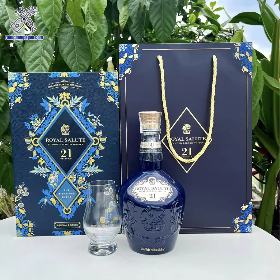 Hương vị độc đáo tương xứng với giá rượu Chivas 21 hộp quà