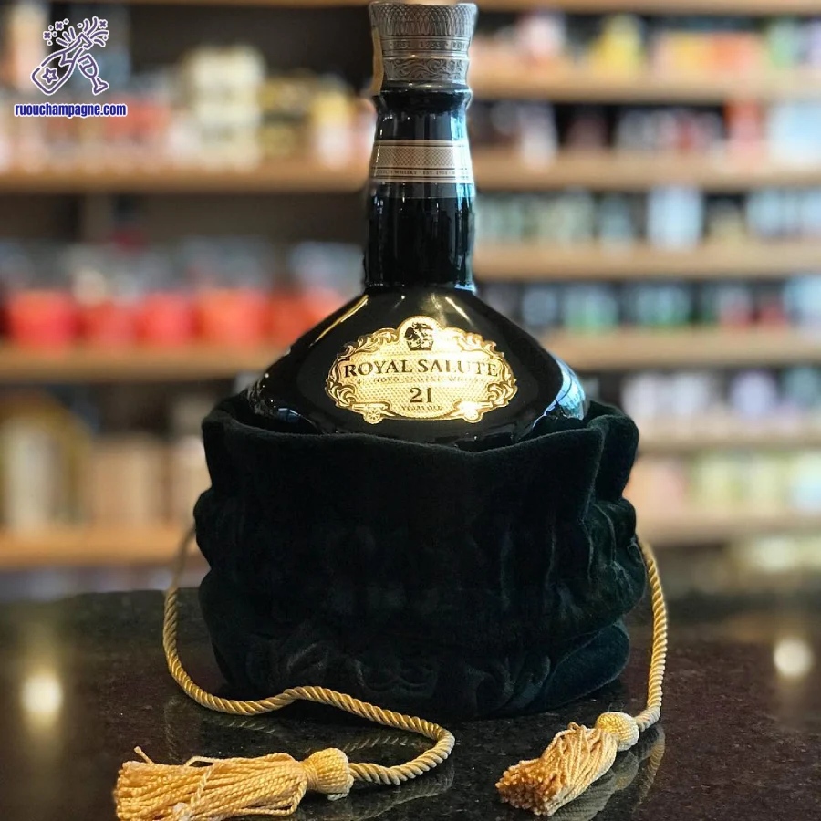 Hương vị tương xứng với giá rượu Royal Salute 21 đen