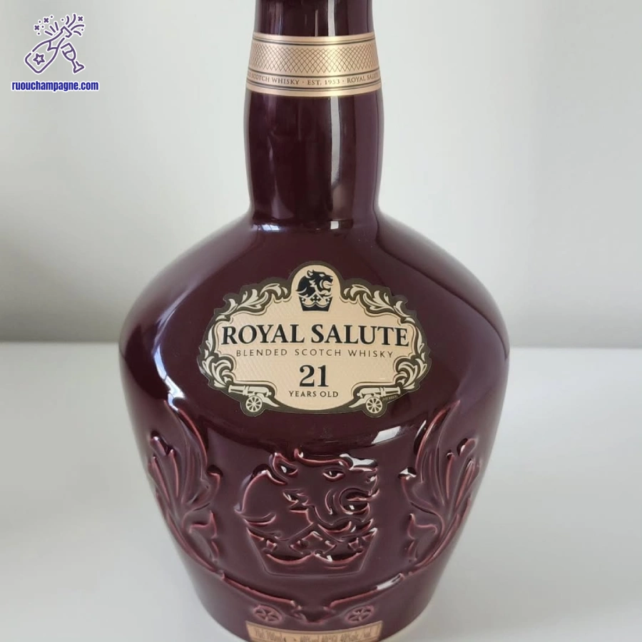 Hương vị tương xứng với giá rượu Royal Salute 21 Đỏ
