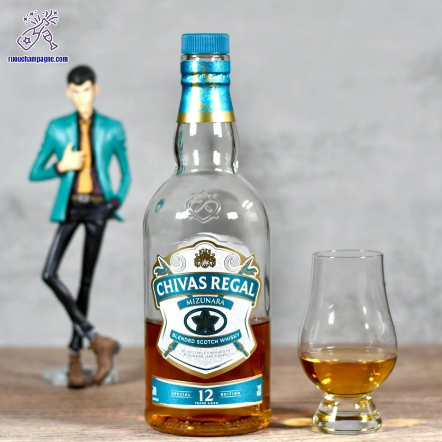 Giới thiệu về rượu Chivas 12 màu xanh