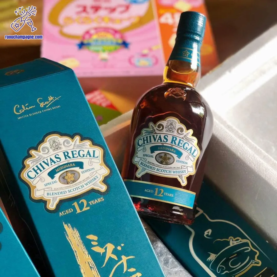 Cách phục vụ và thưởng thức Chivas 12 màu xanh