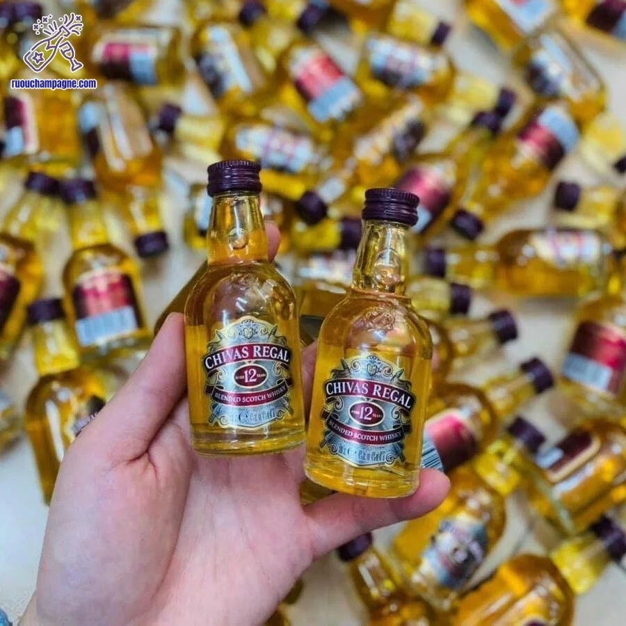 Cách phục vụ rượu Chivas 12 chai nhỏ