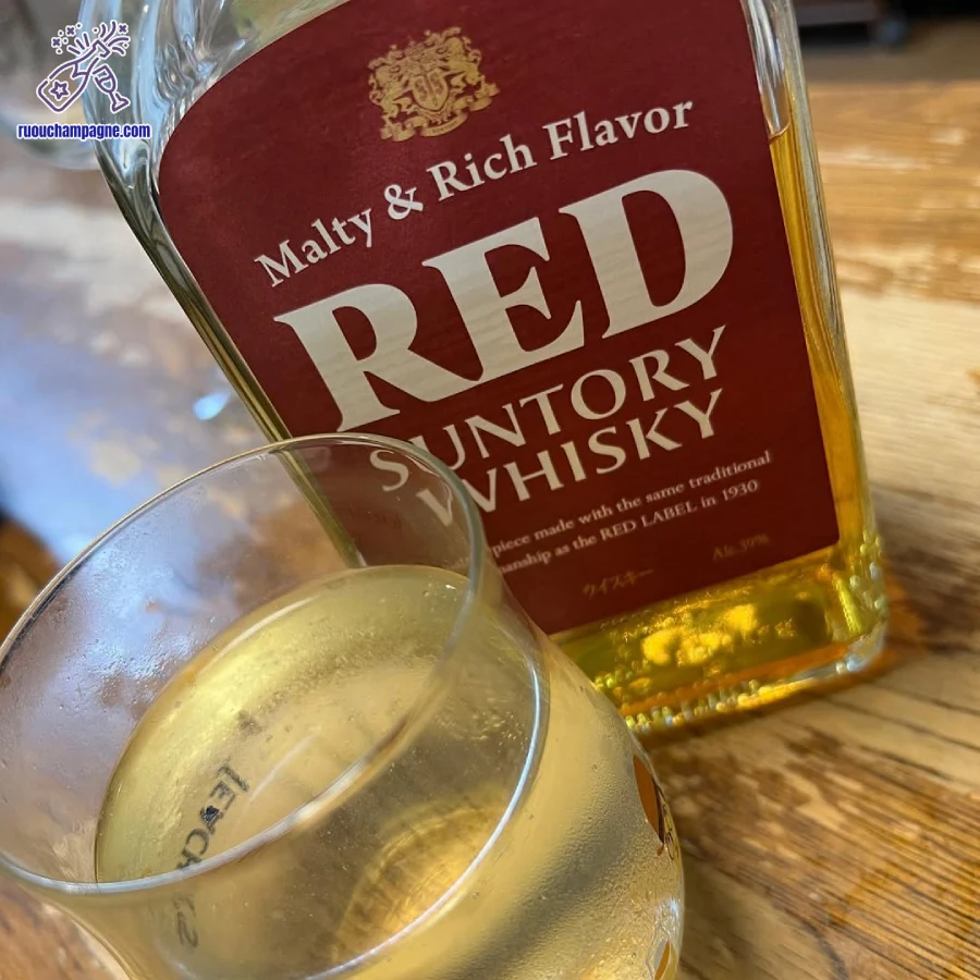Hương vị tinh tế của rượu Red Suntory Whisky